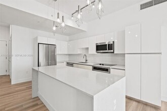 101 Diplomat Pkwy, Unit 2503 in Hallandale Beach, FL - Building Photo - Building Photo