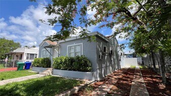 113 NW 35th St in Miami, FL - Building Photo