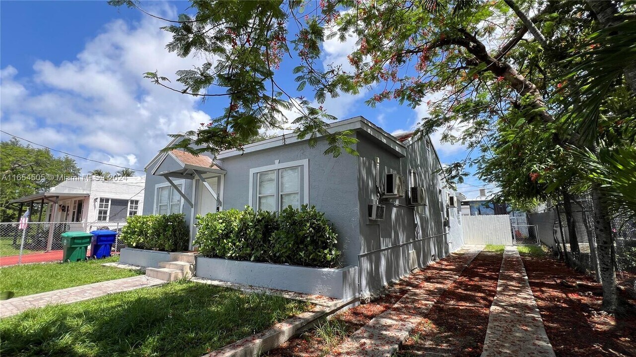 113 NW 35th St in Miami, FL - Building Photo