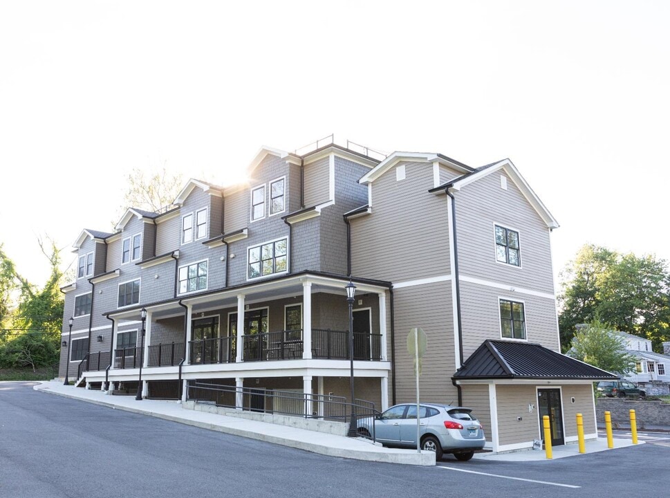 887 Federal Rd in Brookfield, CT - Building Photo