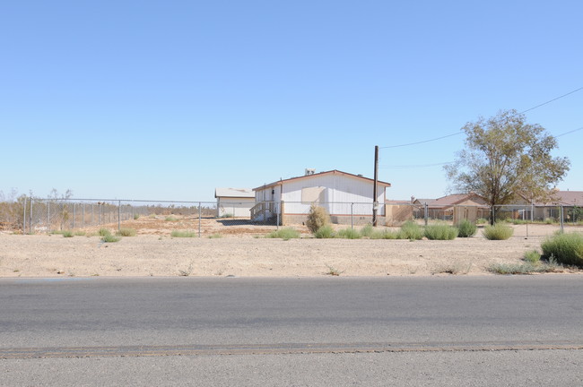 10200 Chamberlaine Way in Adelanto, CA - Building Photo - Building Photo