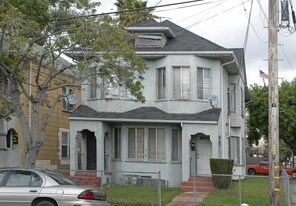 1074-1076 43rd St in Emeryville, CA - Building Photo