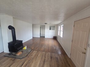 6932 Shelter Dr in Mountain Home, ID - Building Photo - Building Photo