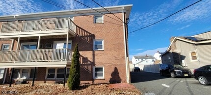 17 Cuozzo St-Unit -4B in Belleville, NJ - Building Photo - Building Photo