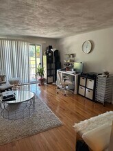 14 Williamsburg Ct in Shrewsbury, MA - Foto de edificio - Building Photo