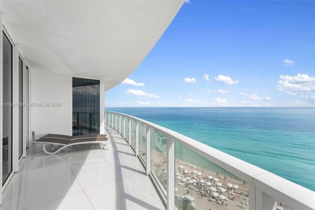 3951 S Ocean Dr in Hollywood, FL - Building Photo - Building Photo