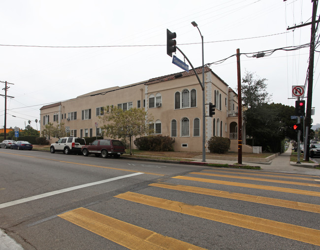 1901 N Commonwealth Ave in Los Angeles, CA - Building Photo - Building Photo