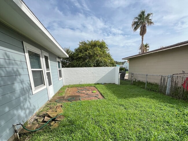 107 Tarpon Ave in Galveston, TX - Building Photo - Building Photo