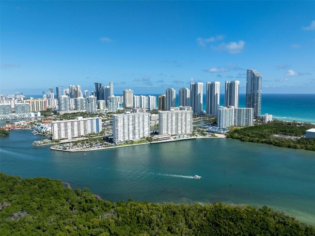 500 Bayview Dr, Unit # 1520 in Sunny Isles Beach, FL - Building Photo - Building Photo