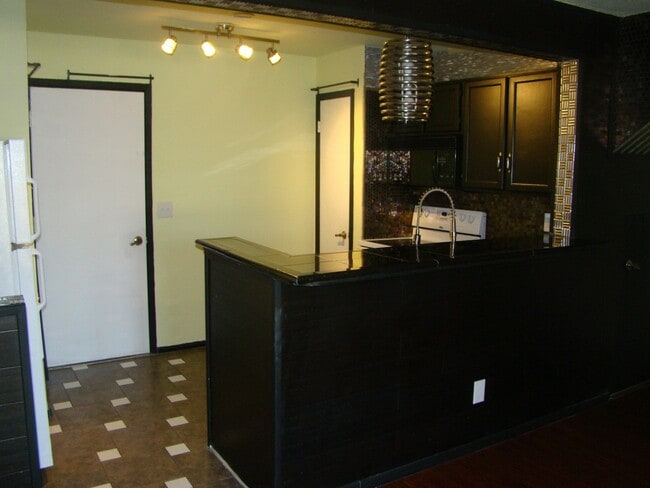 30 E Brown Rd in Mesa, AZ - Foto de edificio - Building Photo