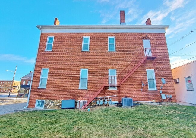 9 Baltimore St in Codorus, PA - Building Photo - Building Photo