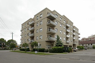 778 Sheppard Ave W in Toronto, ON - Building Photo - Building Photo