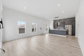 1102 Summit St in Columbus, OH - Building Photo - Building Photo