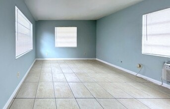 215 N Wild Olive Ave in Daytona Beach, FL - Building Photo - Building Photo