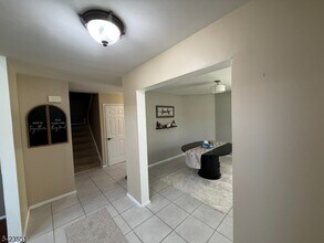 2 Sapphire Ln in Franklin Township, NJ - Building Photo - Building Photo