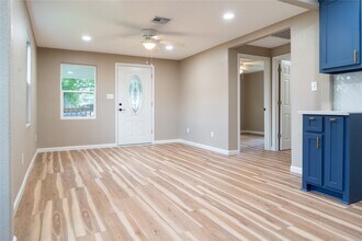 130 E Bernard St in Clute, TX - Building Photo - Building Photo