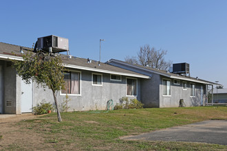 Orchard Apartments in Parlier, CA - Building Photo - Building Photo