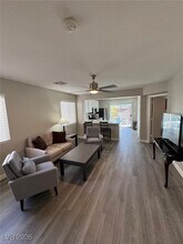 2050 Towering Pines St in Las Vegas, NV - Foto de edificio - Building Photo