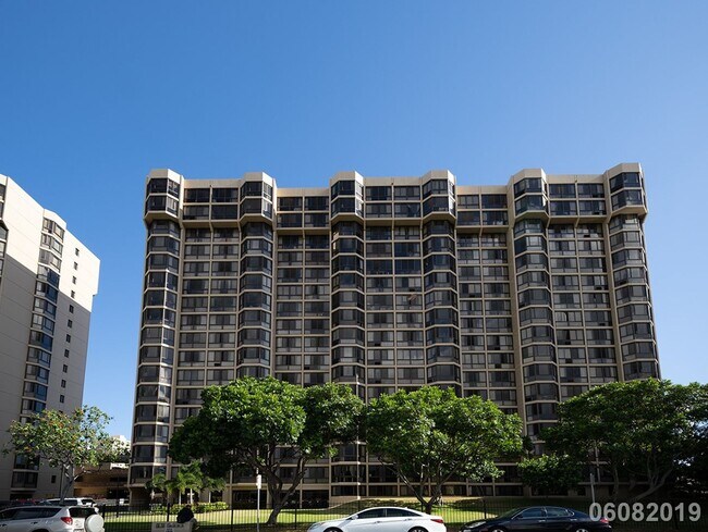 5070 Likini St in Honolulu, HI - Building Photo - Building Photo