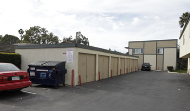 Maple Street Apartments in Costa Mesa, CA - Building Photo - Building Photo