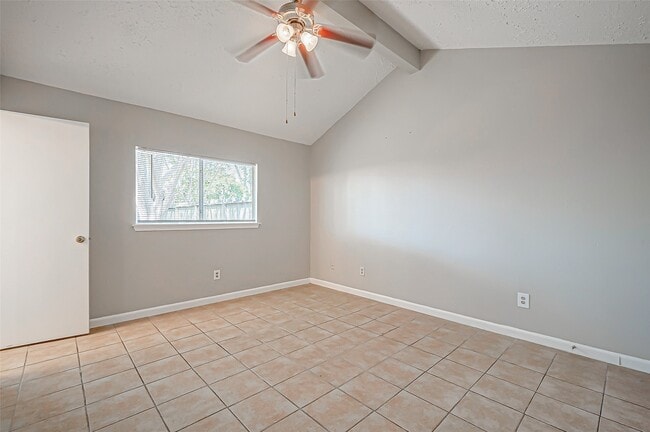 7111 Village Lake Dr