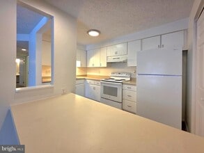 8380 Brockham Dr in Alexandria, VA - Building Photo - Building Photo