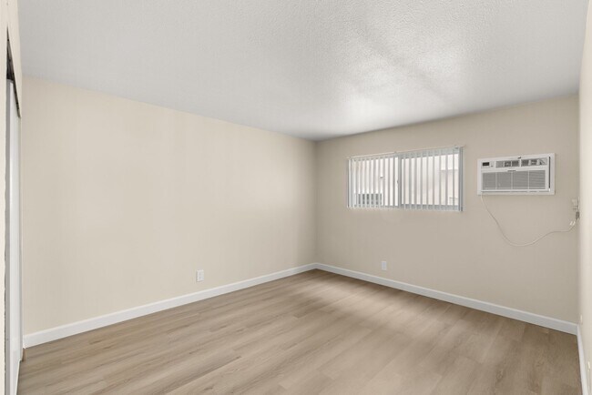 MAGNOLIA WEST APARTMENTS- RIVERSIDE, CA in Riverside, CA - Foto de edificio - Building Photo