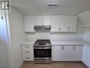 12 Ferndale Ave in St Catharines, ON - Building Photo - Building Photo