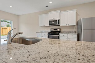 10377 Red Cardinal Dr in Cleveland, TX - Building Photo