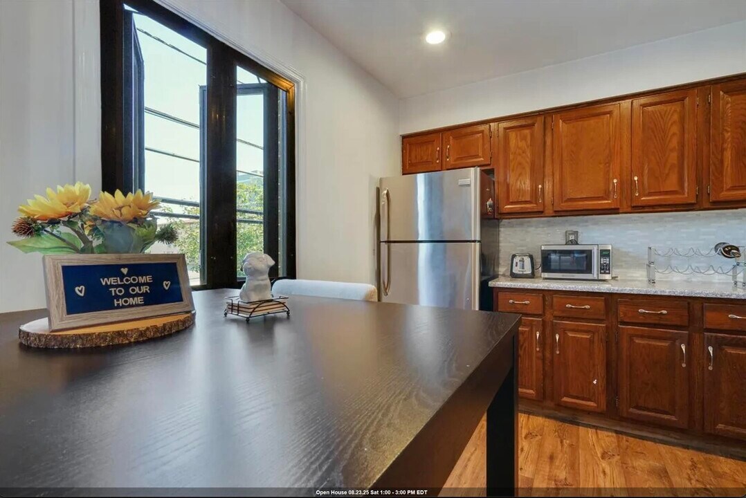 124 North St in Bayonne, NJ - Building Photo