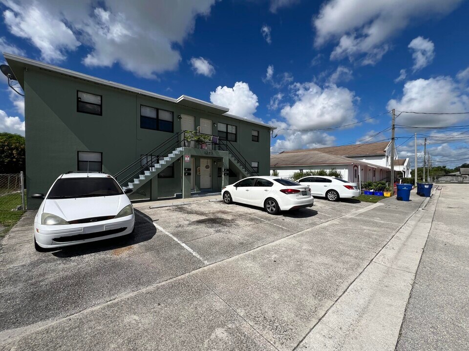 1273 W 34th St in West Palm Beach, FL - Building Photo