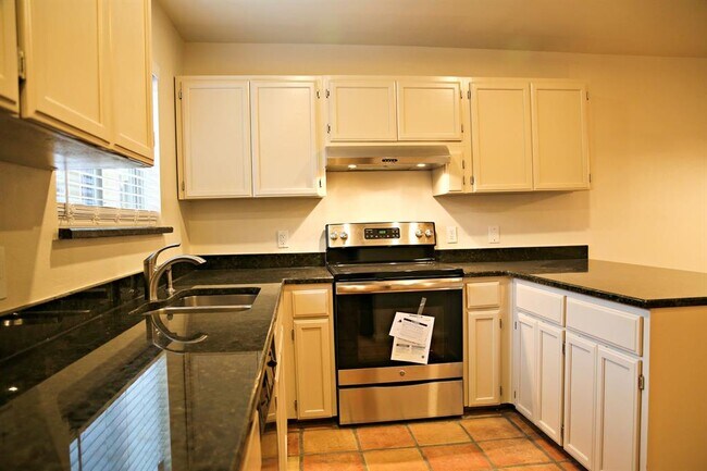 2 Deerfield Dr in Wimberley, TX - Building Photo - Building Photo
