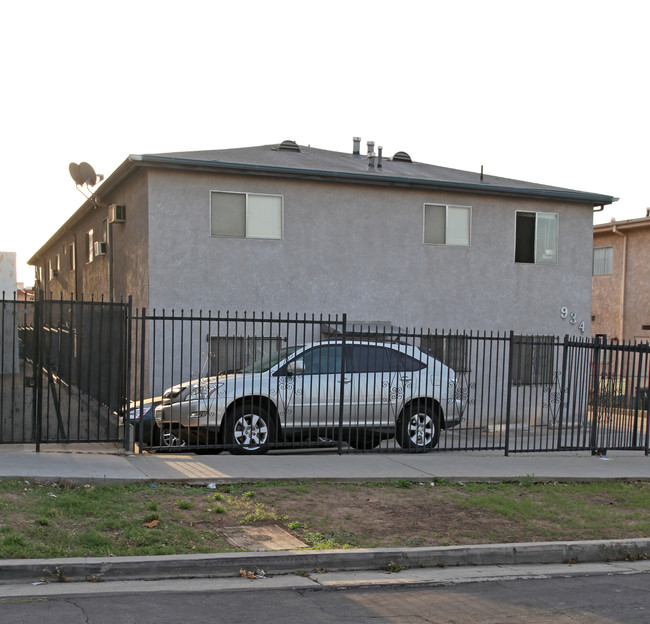 934 White Knoll Dr in Los Angeles, CA - Foto de edificio - Building Photo