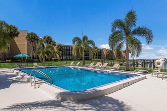 448 Gulf of Mexico Dr in Longboat Key, FL - Building Photo - Building Photo