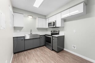 Highland Pinetree Apartments in Fullerton, CA - Building Photo