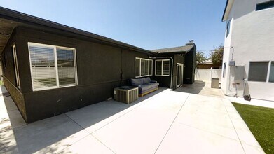 5335 W Falls View Dr in San Diego, CA - Building Photo - Building Photo