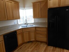 1056 NE Parkview Ct in Bend, OR - Building Photo - Building Photo