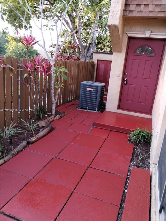 3551 NW 95th Terrace in Sunrise, FL - Building Photo