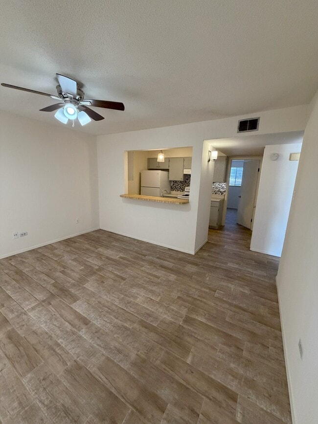 El Jardin Apartments in McAllen, TX - Building Photo - Building Photo