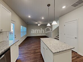 81 Cheatham Hill Ln in Dallas, GA - Foto de edificio - Building Photo