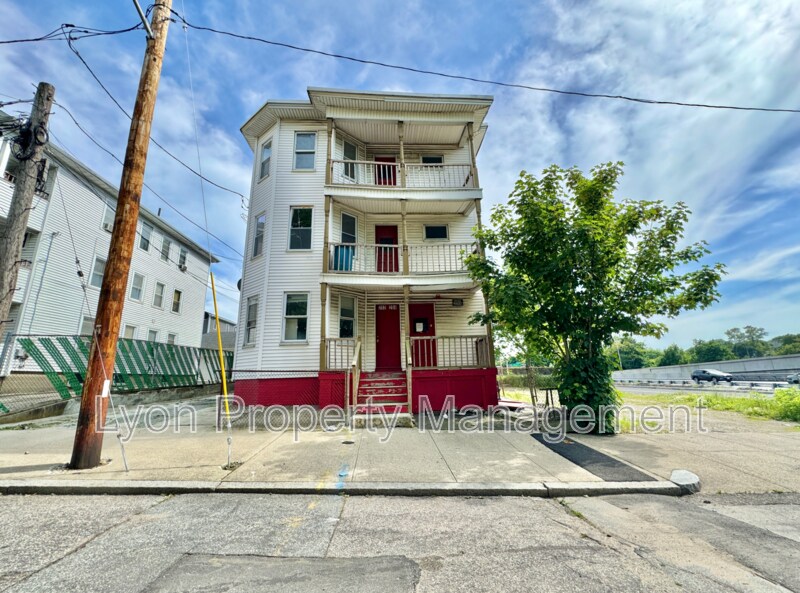 204 Chapin Ave in Providence, RI - Building Photo