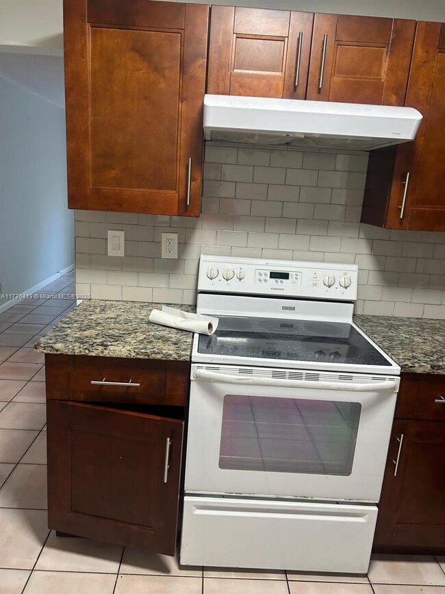 9203 NW 38th Dr in Coral Springs, FL - Building Photo - Building Photo