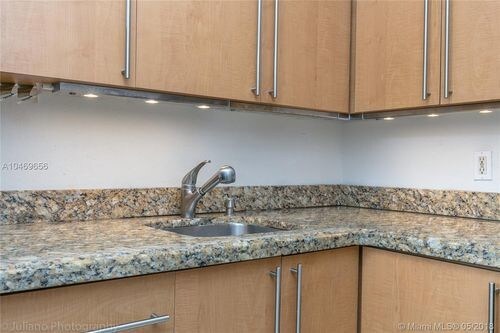 8401 Crespi Blvd in Miami, FL - Building Photo - Building Photo