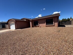 4877 Los Reyes Dr in Sierra Vista, AZ - Building Photo - Building Photo