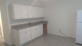 298 Eldron Blvd SE in Palm Bay, FL - Building Photo