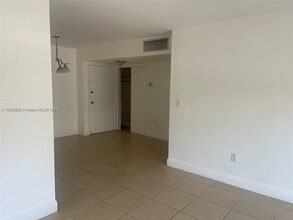 7401 SW 82nd St, Unit 210S in Coral Gables, FL - Building Photo - Building Photo