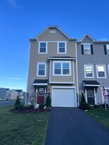 61 Zander Rd in Inwood, WV - Building Photo