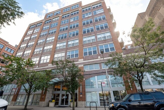property at 933 W Van Buren St
