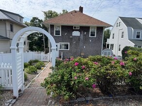 11 Mayflower Rd in Hull, MA - Building Photo - Building Photo