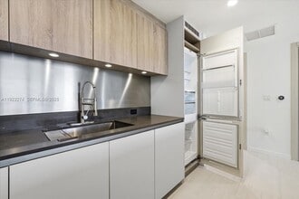 1000 Brickell Plaza in Miami, FL - Building Photo - Building Photo